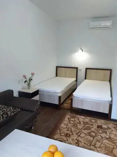 Пицунда: Guest House Kiparis