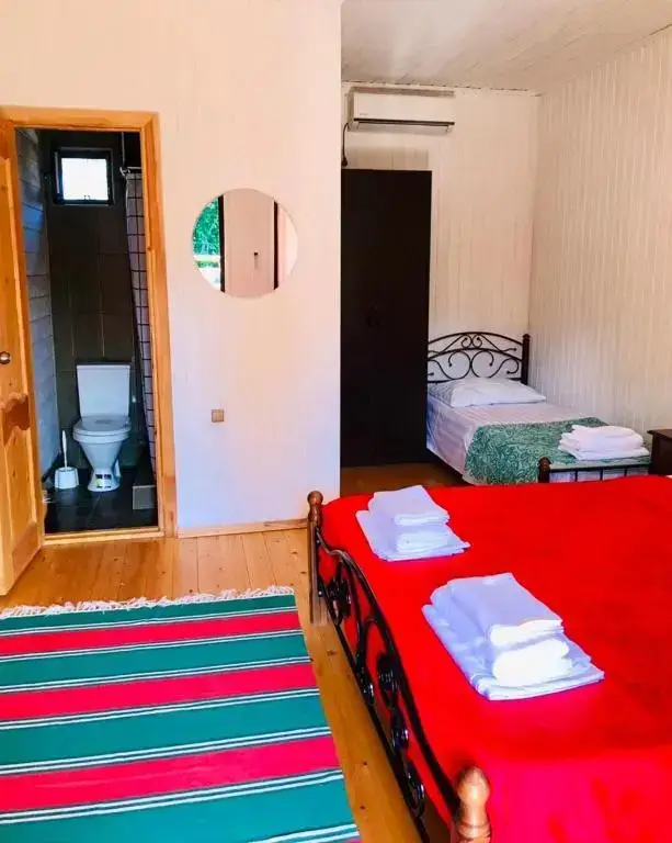 Лдзаа: Guest House E&M