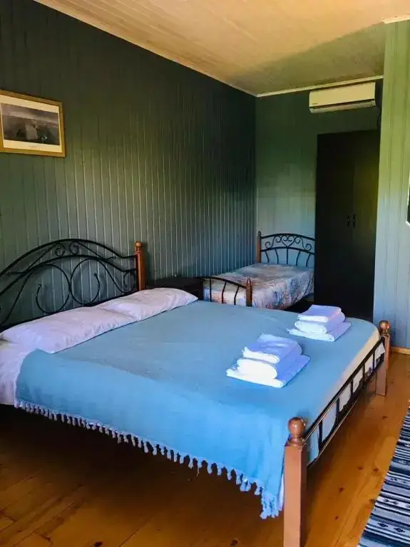 Лдзаа: Guest House E&M
