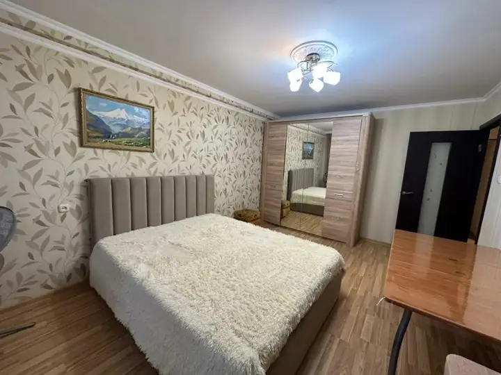 Кисловодск: Трехкомнатная Квартира на улице Губина