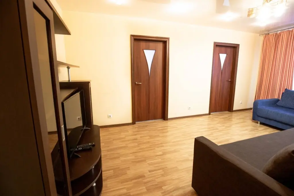 Кемерово: Michurina 15 Chetyrehkomnatnye apartamenty rjadom s KemGU