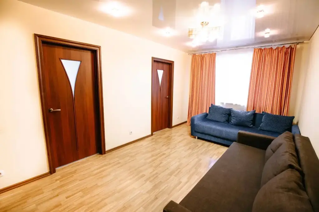 Кемерово: Michurina 15 Chetyrehkomnatnye apartamenty rjadom s KemGU