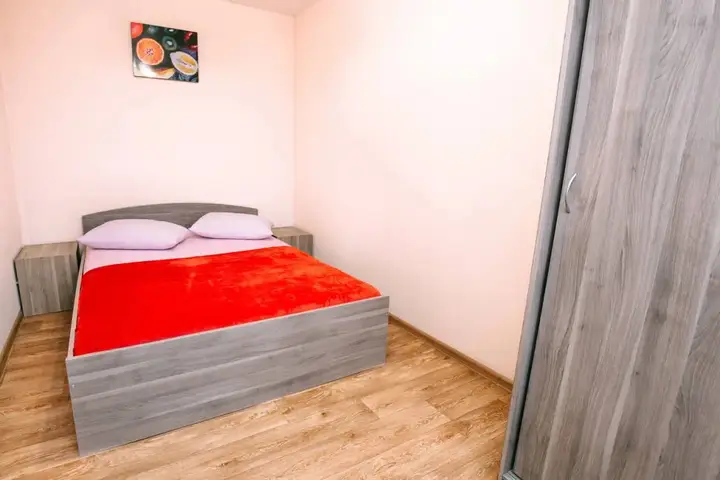 Кемерово: Dzerzhinskogo 10 Dvuhkomnatnye apartamenty v tsentre rjadom s KuzGTU