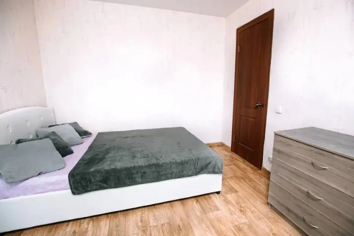 Кемерово: Dzerzhinskogo 10 Dvuhkomnatnye apartamenty v tsentre rjadom s KuzGTU
