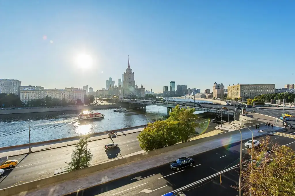 Москва: Квартира GM Apartments на Москва-реке с Видом на Набережную и Сталинскую высотку