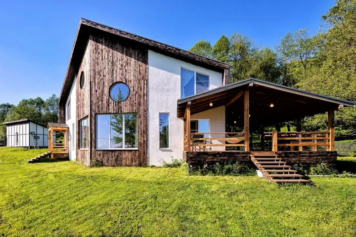 Островцы: Частный Дом на Реке Green Place House