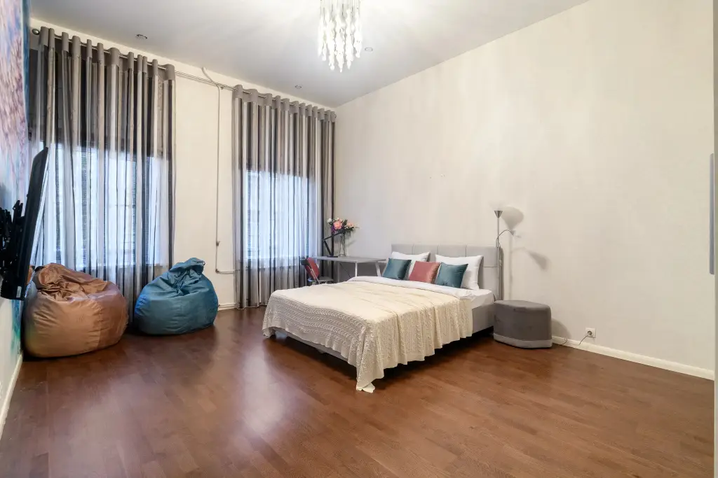 Gorki: Апартаменты Sergeew Apartments Дизайнерский с высокими потолками
