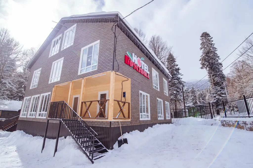Архыз: База Отдыха Hotel Brusnika