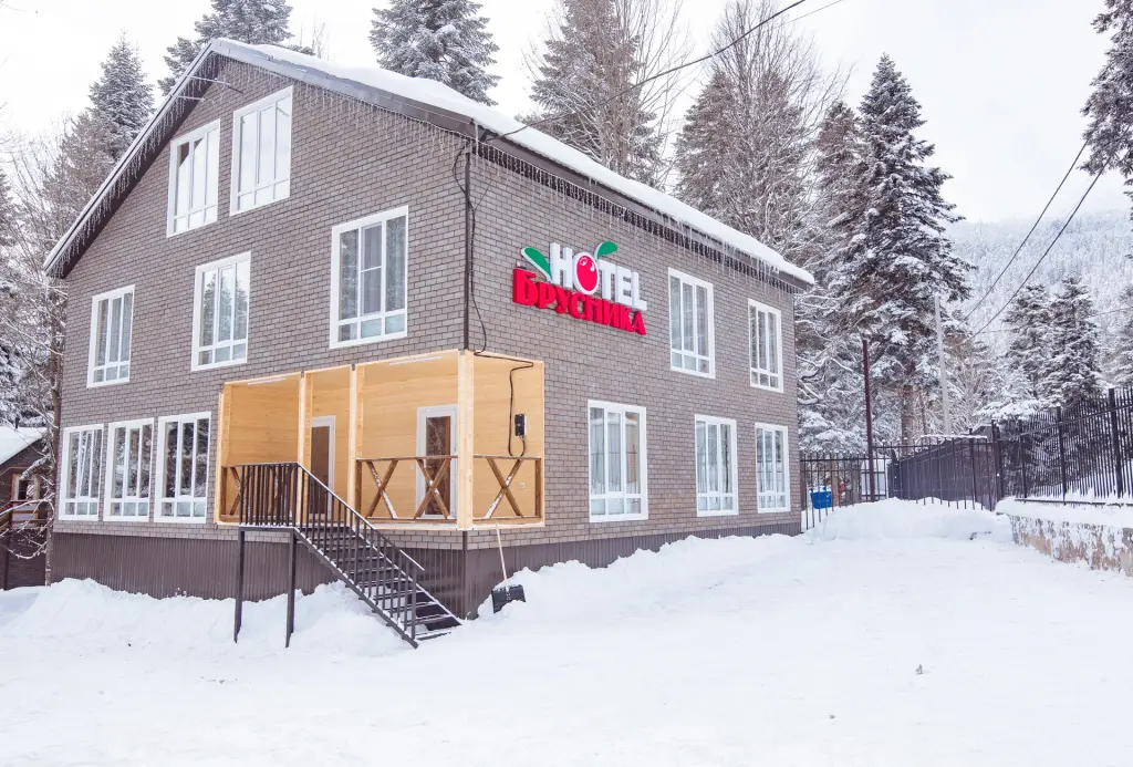 Архыз: База Отдыха Hotel Brusnika