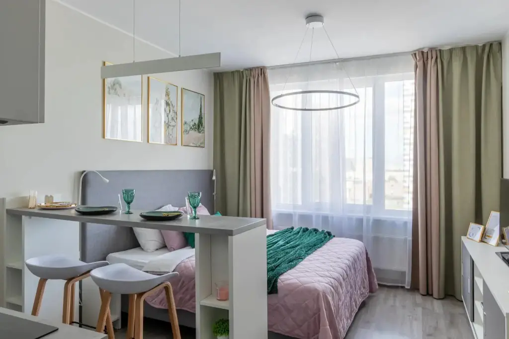 Адлер: RoomyRoom (РумиРум) на проспекте Витебский 101 корпус 1