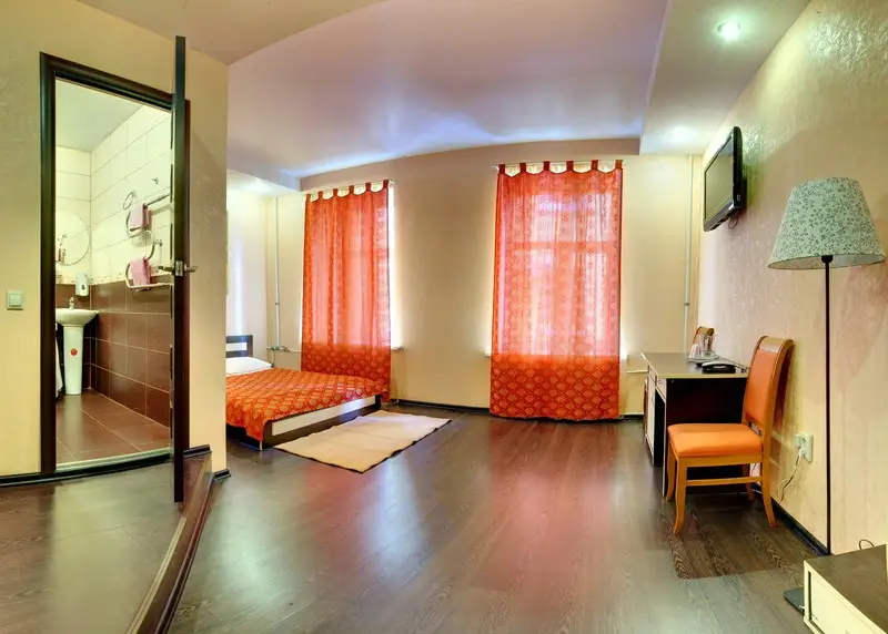 Sukhaparina: RA Hotel on Nevsky 102