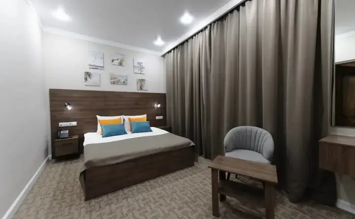 Саки: Hotel Elit