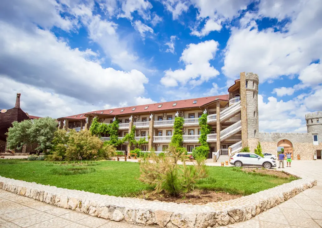 Знаменское: Zamok Viking Hotel