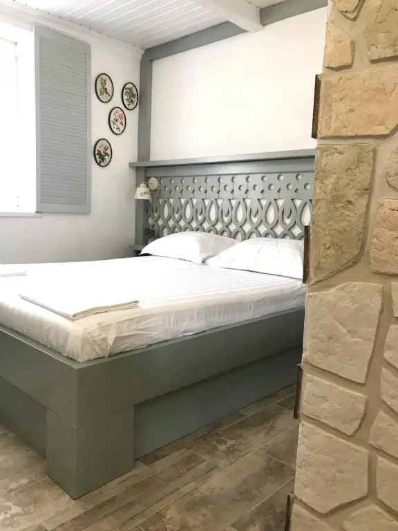 Саки: Kantri Guest House