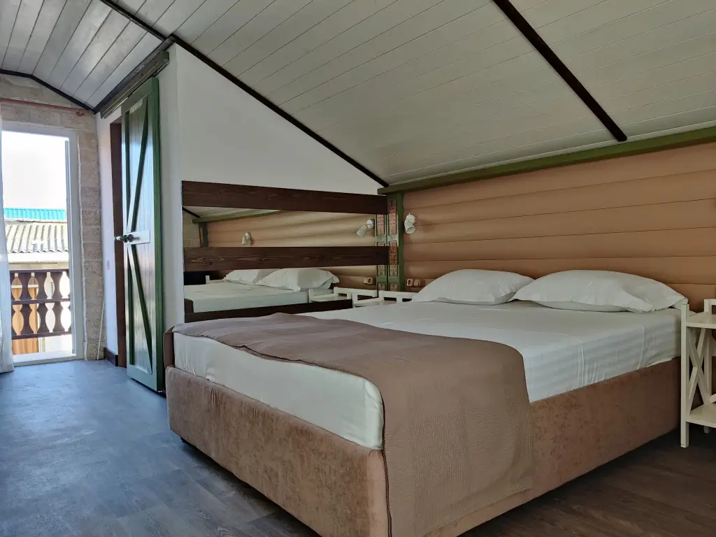 Саки: Kantri Guest House