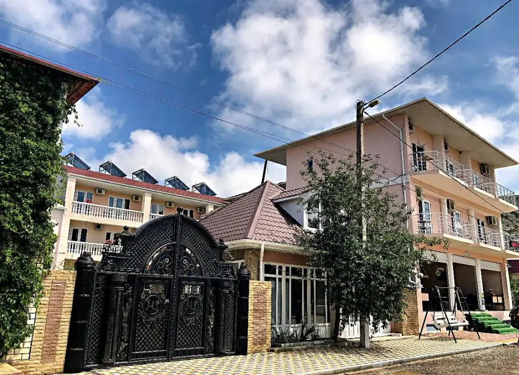 Судак: Zhemchuzhina u morja