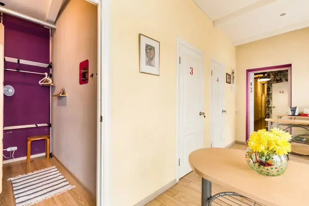 Sukhaparina: Whose Suitcase Hostel