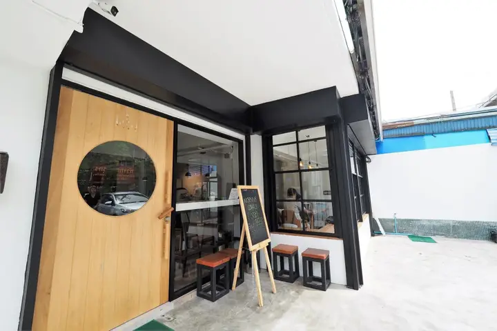 Бангкок: T Hostel at Victory Monument