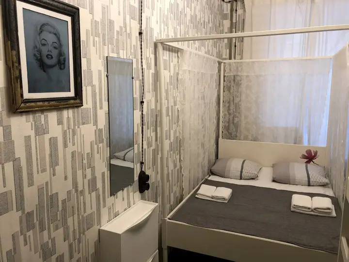 Санкт-Петербург: Меблированные комнаты Old Flat на 1-ой Советской