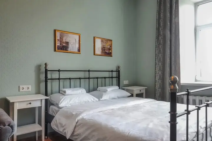 Санкт-Петербург: Friends Rooms on Vosstaniya