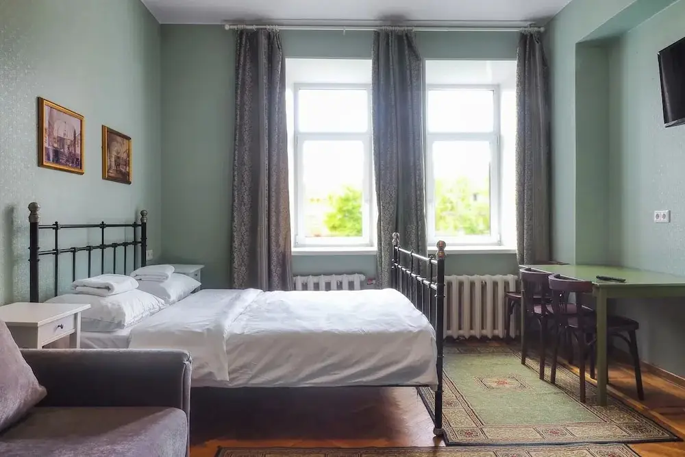 Санкт-Петербург: Friends Rooms on Vosstaniya