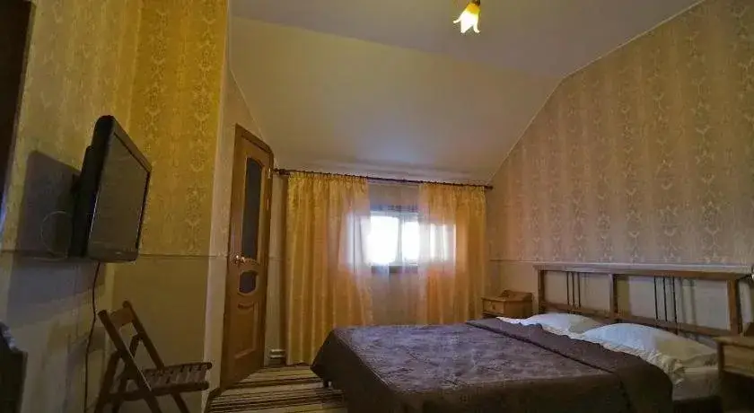 Янино-1: Гостевой дом Helen's Home
