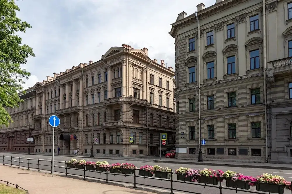 City of Rivers, Адмиралтейская наб., 10 — фото 1
