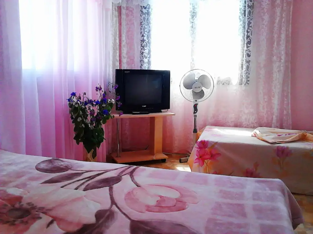 Рыбачье: Cottages Over the sea