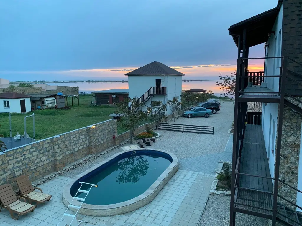 Оленевка: Guesthouse Burzhuy
