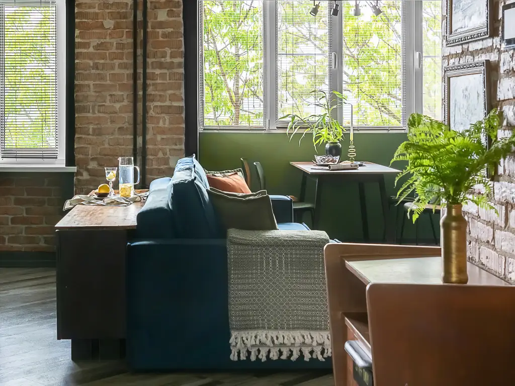 Владивосток: Квартира Двухкомнатная в Стиле Loft с Видом на Бухту Золотой Рог
