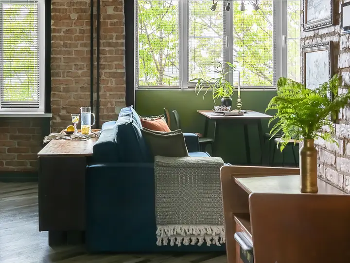 Владивосток: Квартира Двухкомнатная в Стиле Loft с Видом на Бухту Золотой Рог