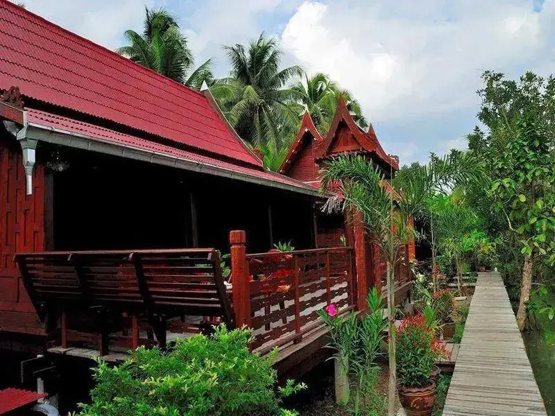 Ампхава: Ruan Amphawa(เรือน อัมพวา)