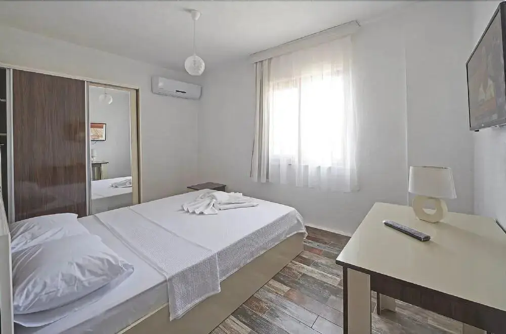 Коюневи: Ada Motel