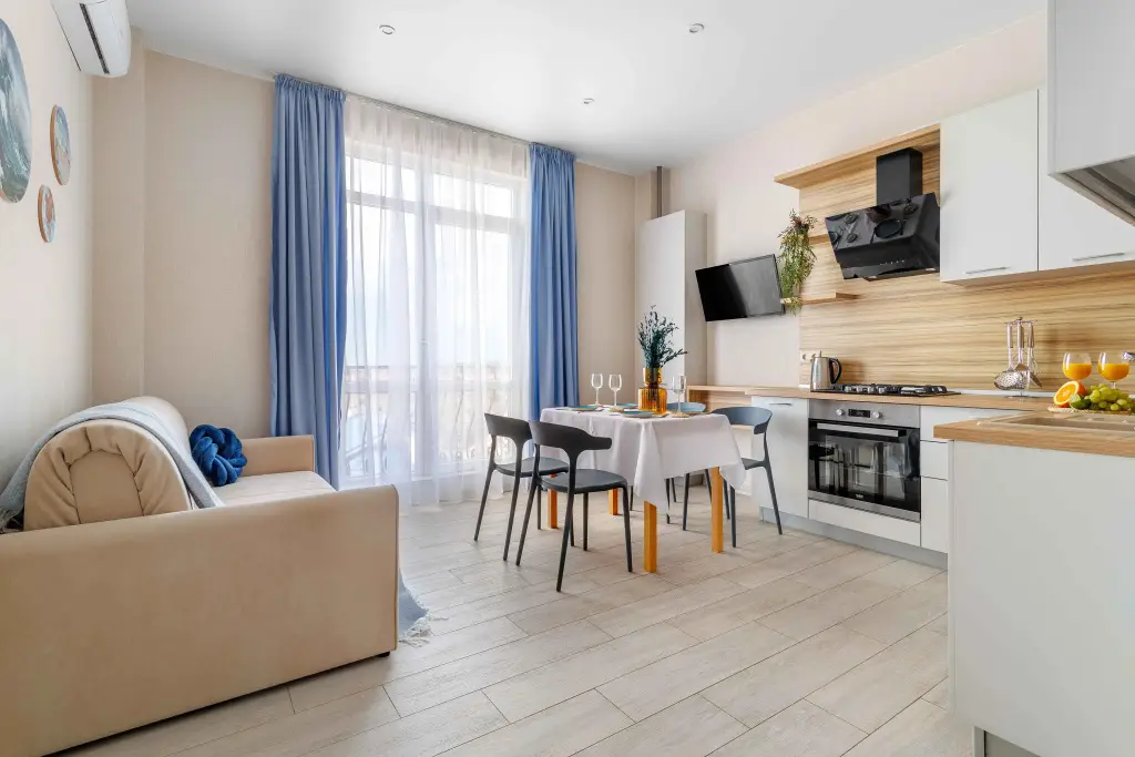 Геленджик: Квартира с Балконом и Шикарным Видом на Море от Home Group