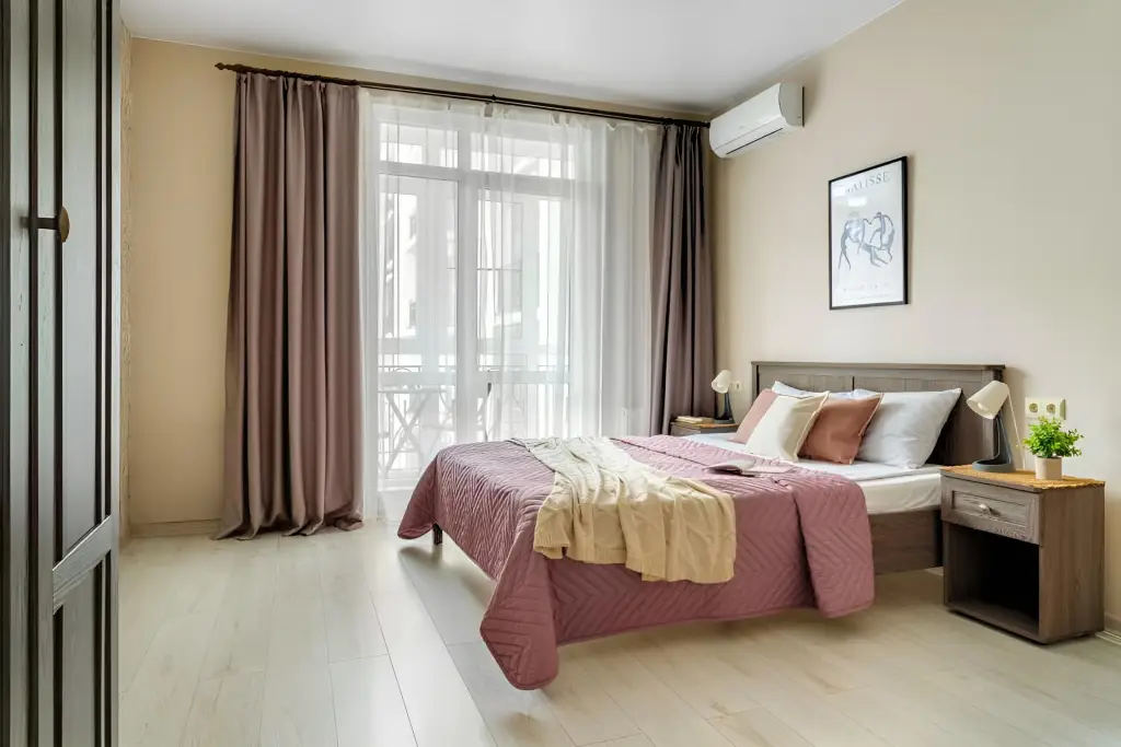 Квартира у Набережной возле Реликтовой Сосновой Рощи от Home Group — фото 1