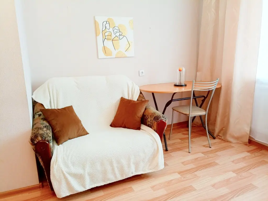 Петергоф: Ekonom V Tsentre Petergofa Flat