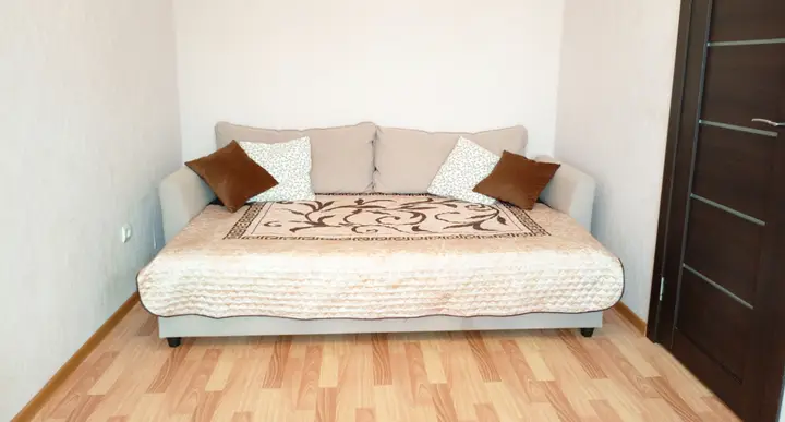 Петергоф: Ekonom V Tsentre Petergofa Flat