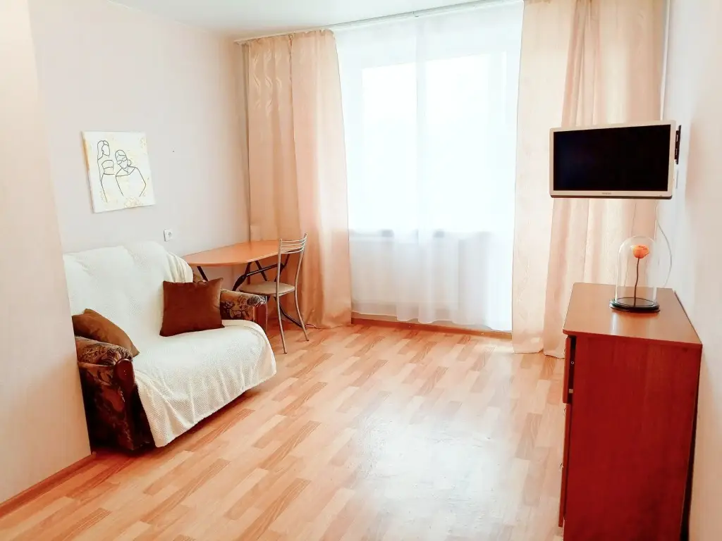 Петергоф: Ekonom V Tsentre Petergofa Flat