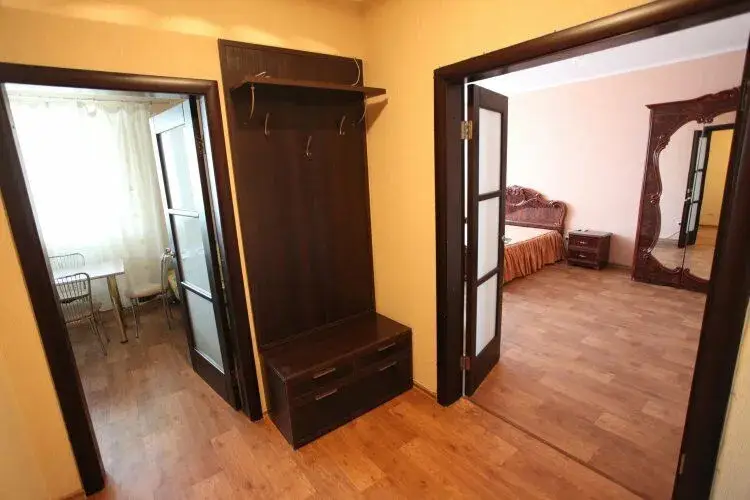 Уфа: Апартаменты на улице Цюрупы 40