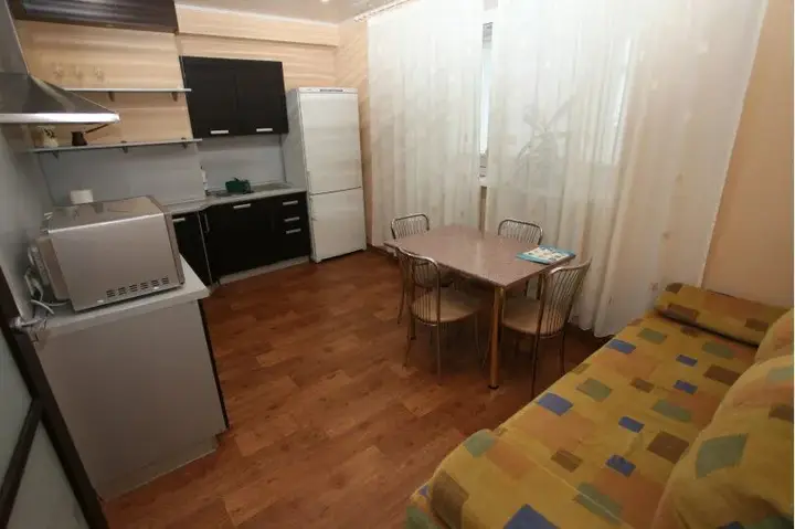 Уфа: Апартаменты на улице Цюрупы 40