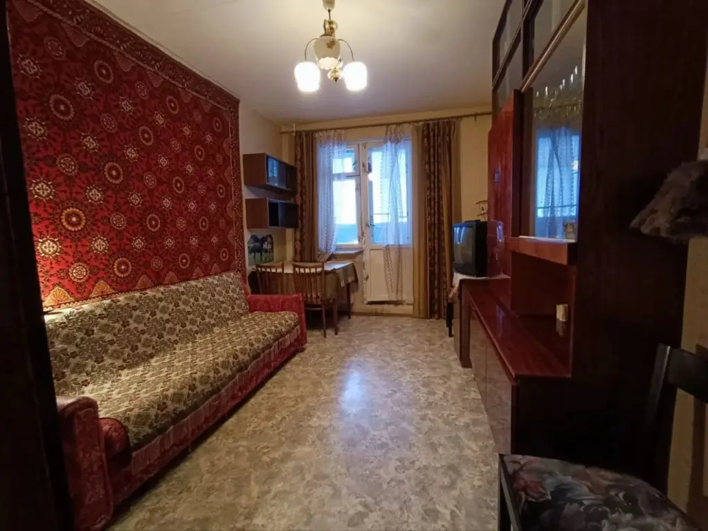 Колпино: Квартира 3 Отдельные Спальни и Кухня
