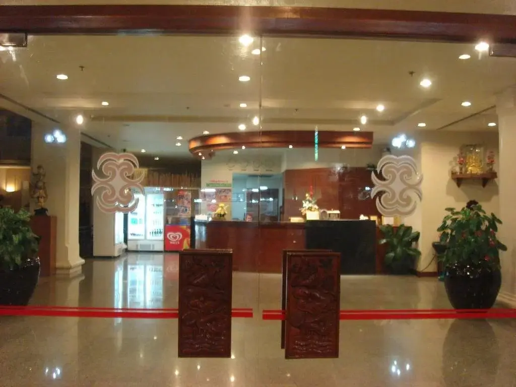 Manhattan Hotel Pathumthani — фото 1