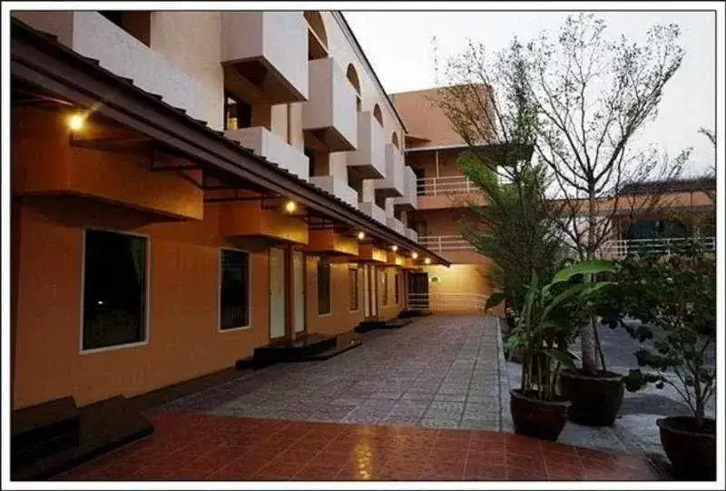 Ratchada Resort and Spa Hotel — фото 1