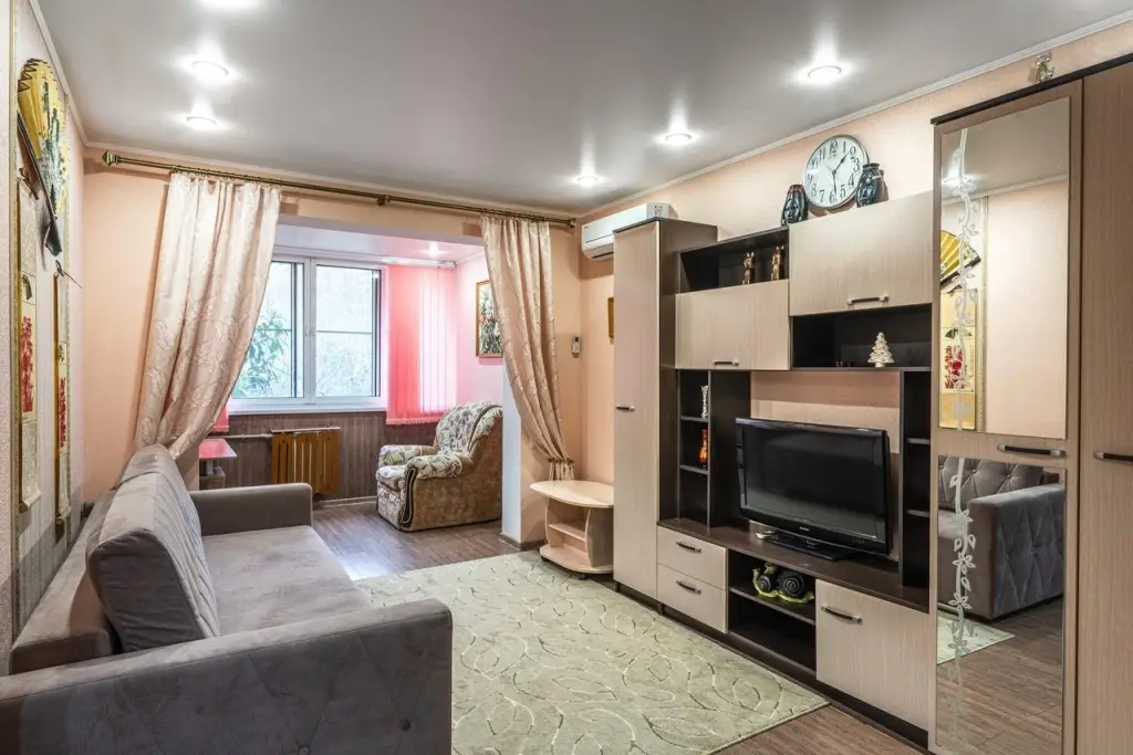 Сочи: Posutochno One Days (Daily Van Days) on Vorovsky Street