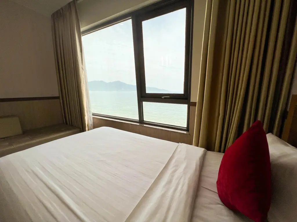 Дананг: Serene Beach Hotel Danang
