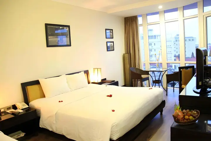 Хюэ: Orchid Hotel