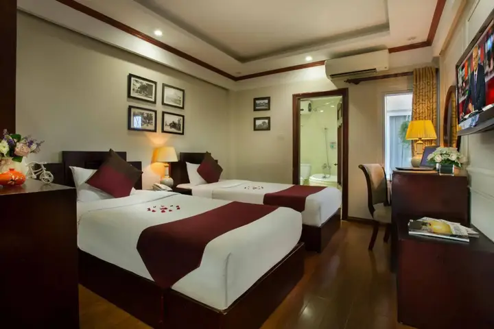 Ханой: Viet Premium Hotel by Lake View Hospitality