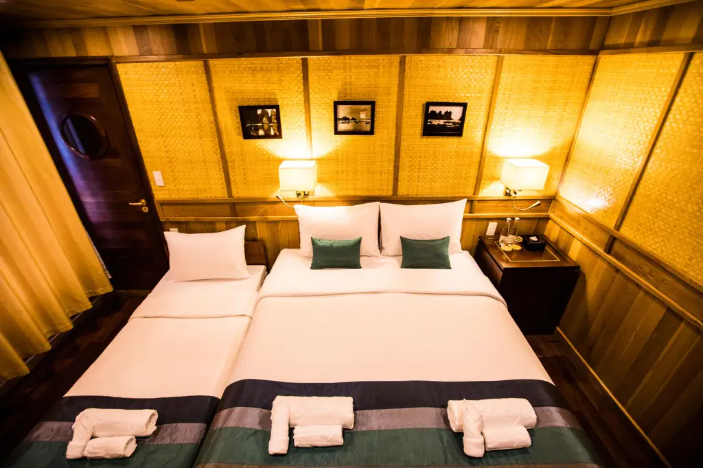 Халонг: Bhaya Halong Cruises