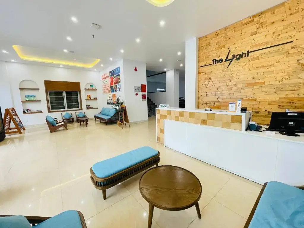 Халонг: The Light Hotel