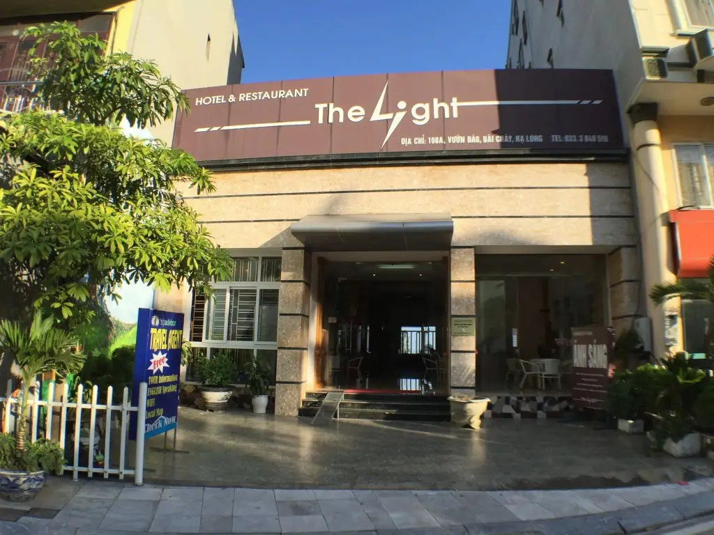 Халонг: The Light Hotel